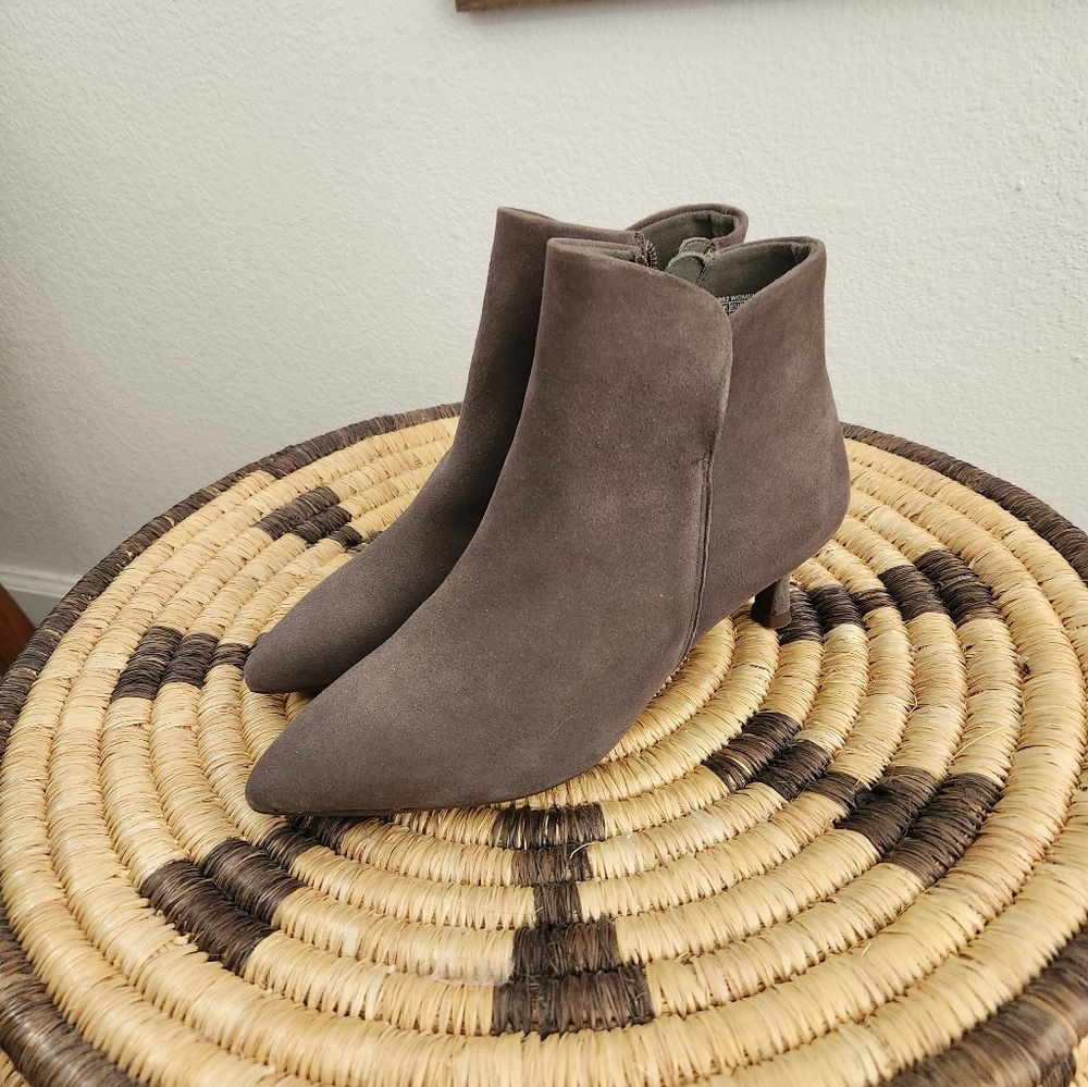 NWOT Rockport Alaiya Plain B Ankle Boot 7, kitten heal bootie - brand new - Picture 4 of 9